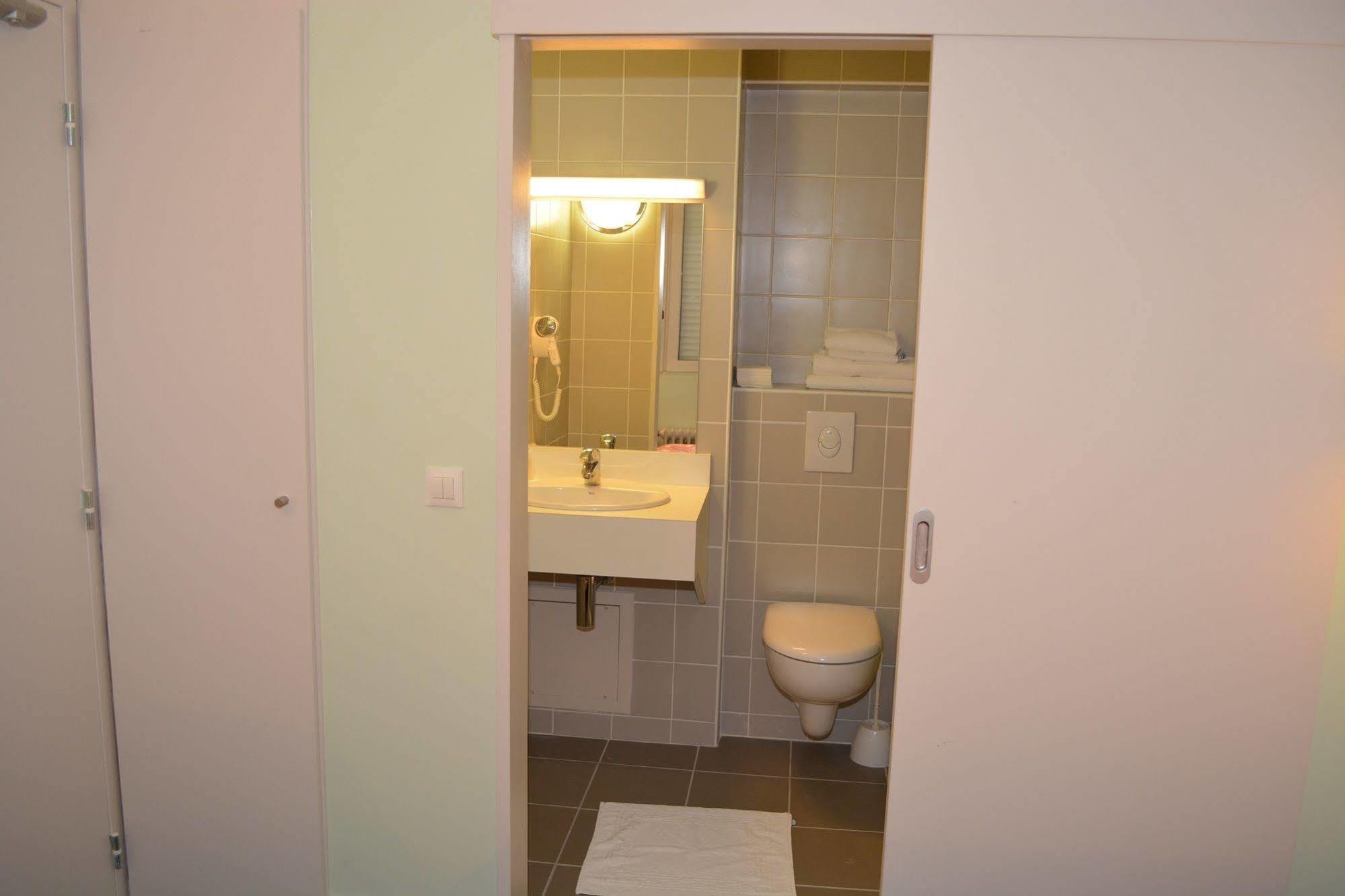 Hotel Le Lyon Bron Kültér fotó