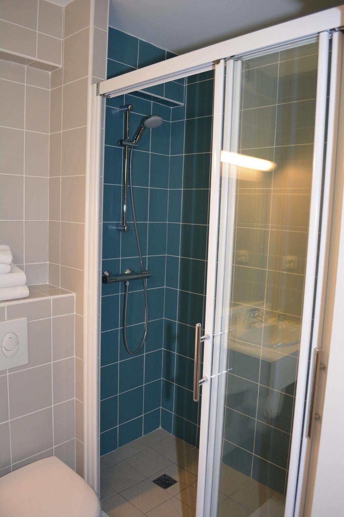 Hotel Le Lyon Bron Kültér fotó