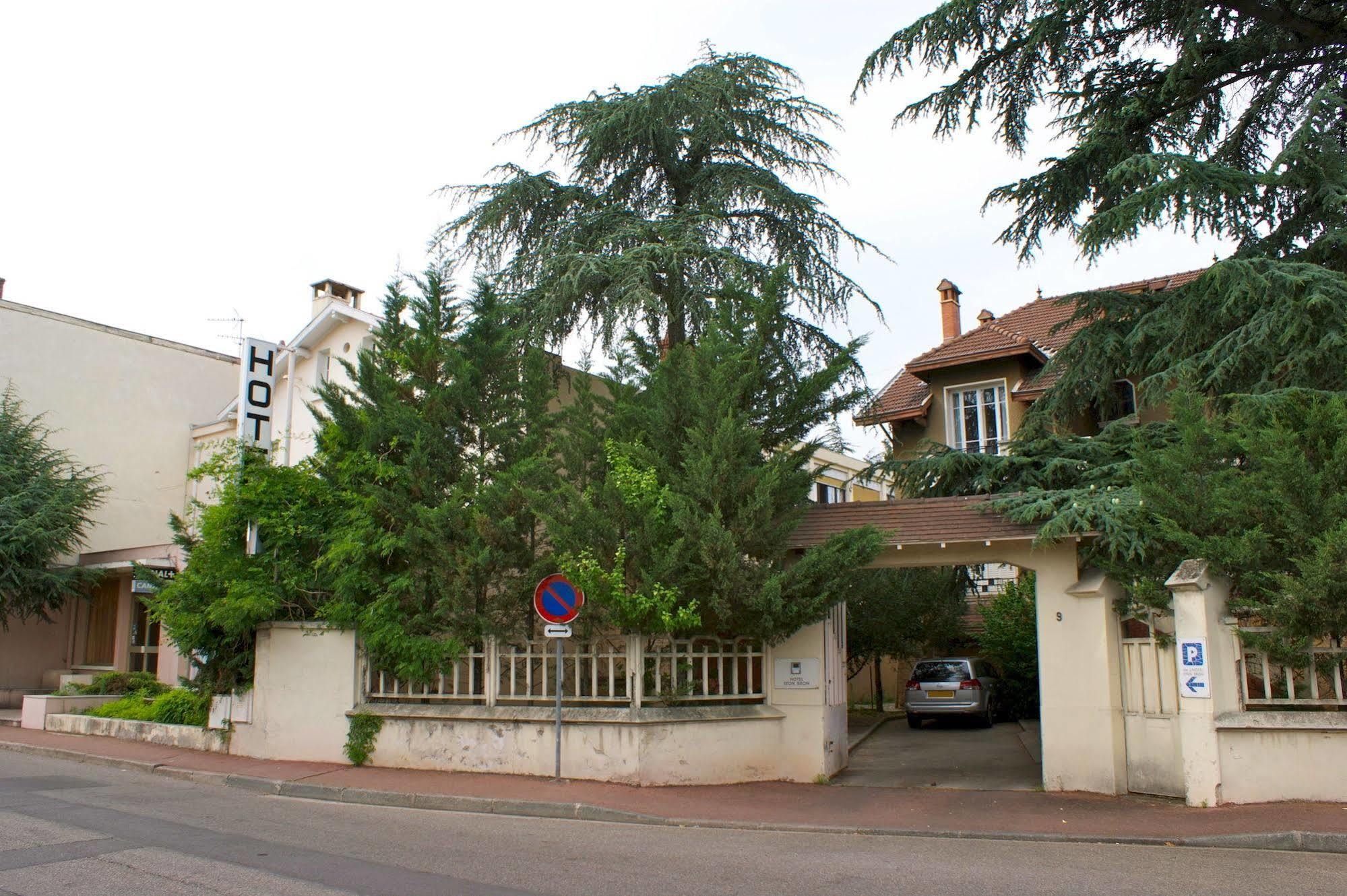 Hotel Le Lyon Bron Kültér fotó